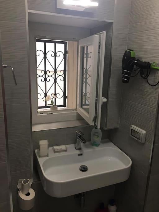 Beautiful Apartment Next To Piazza Di Spagna Rome Luaran gambar