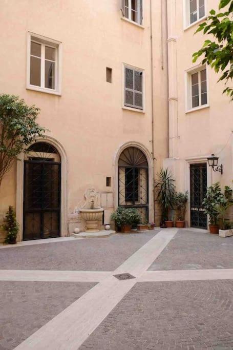 Beautiful Apartment Next To Piazza Di Spagna Rome Luaran gambar