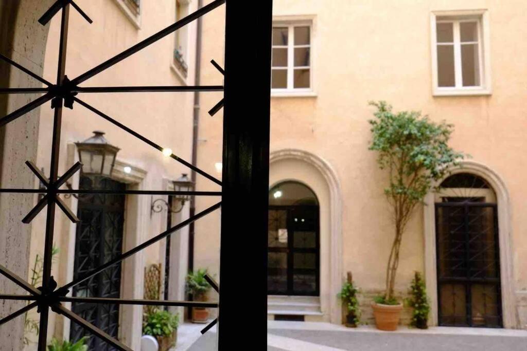 Beautiful Apartment Next To Piazza Di Spagna Rome Luaran gambar